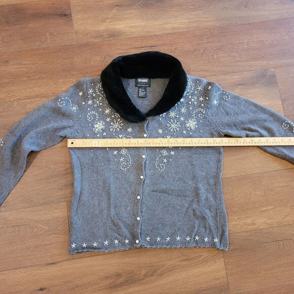 Designers Originals Studio Joy Sweater Womens M Gray White Snowflakes Cardigan - Picture 4 of 16